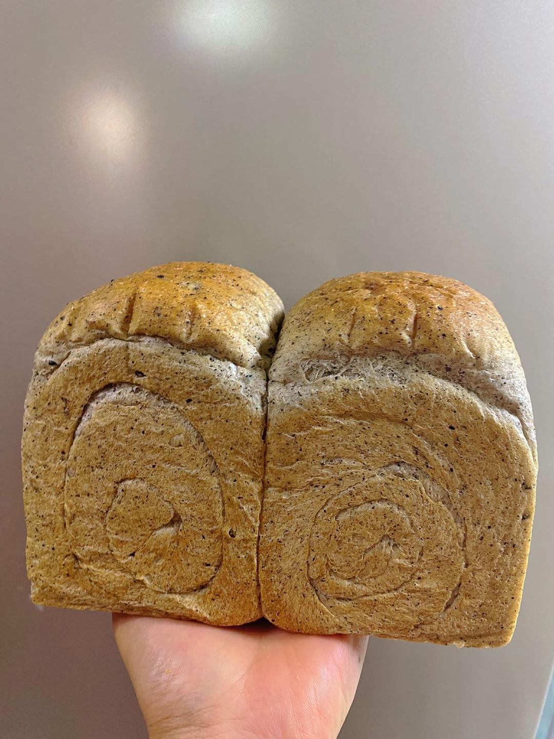 黑芝麻奶酪吐司