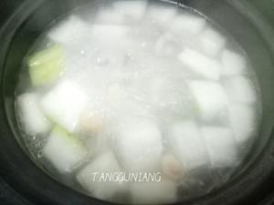瑶柱冬瓜排骨汤的做法 步骤3