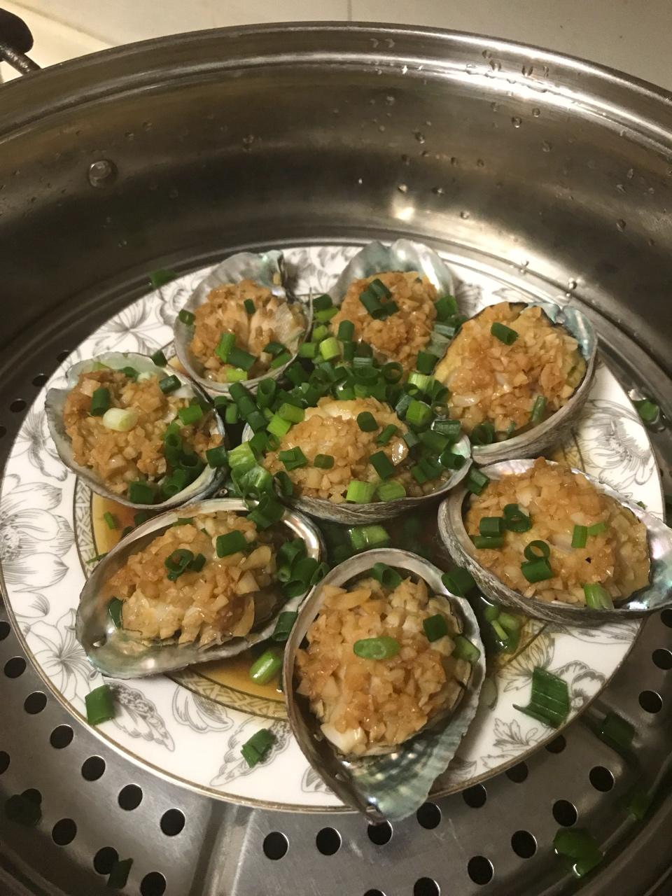 蒜蓉粉丝蒸鲍鱼