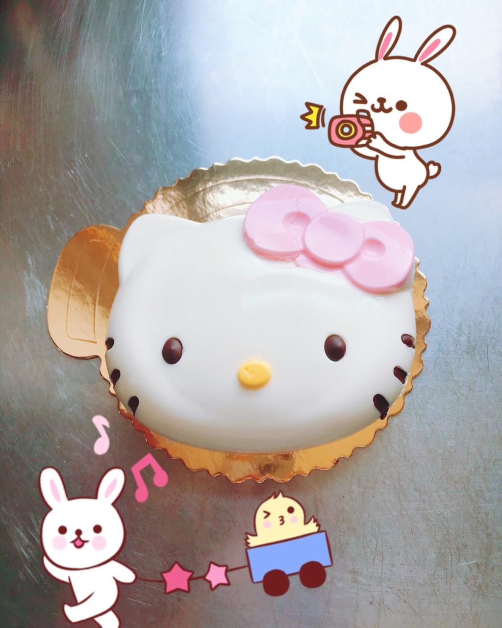 初闻夏的味道做的hellokitty酸奶慕斯