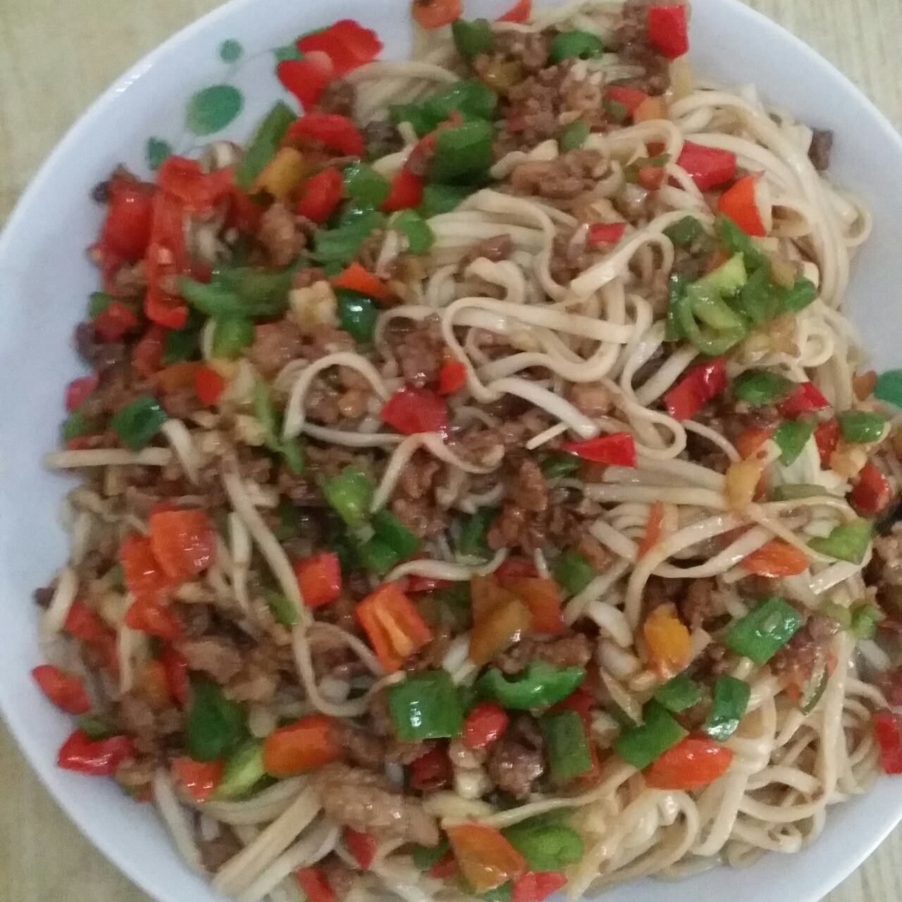 双椒肉拌面