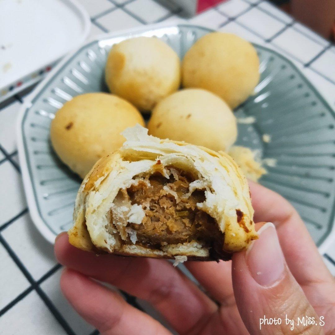 排四个小时队也买不到的鲜肉月饼，秘诀是放麻油！