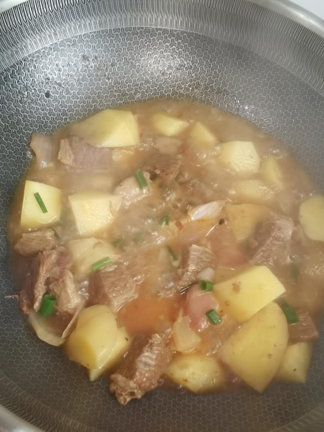 土豆焖牛腩