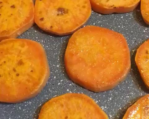 煎六鳌地瓜片的做法