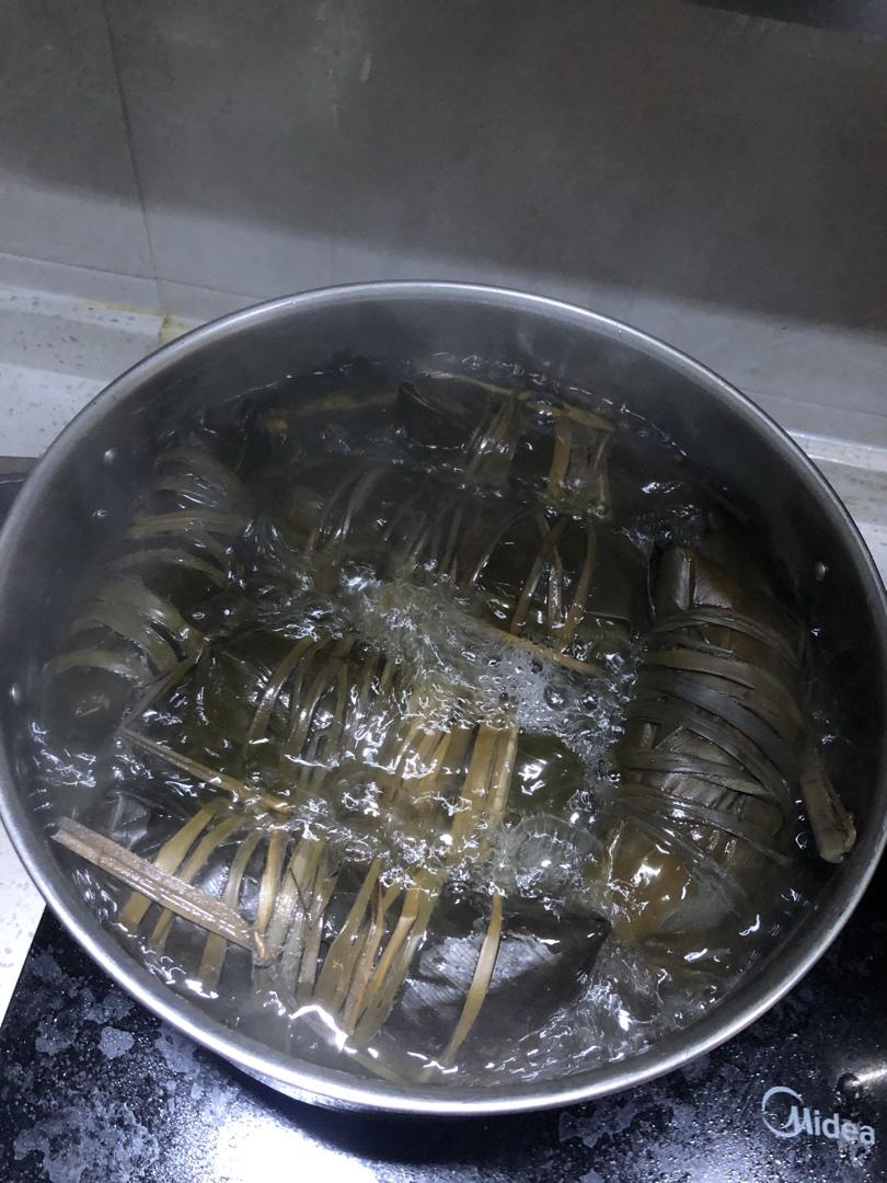 香而不腻，广西绿豆肉粽~咸粽子