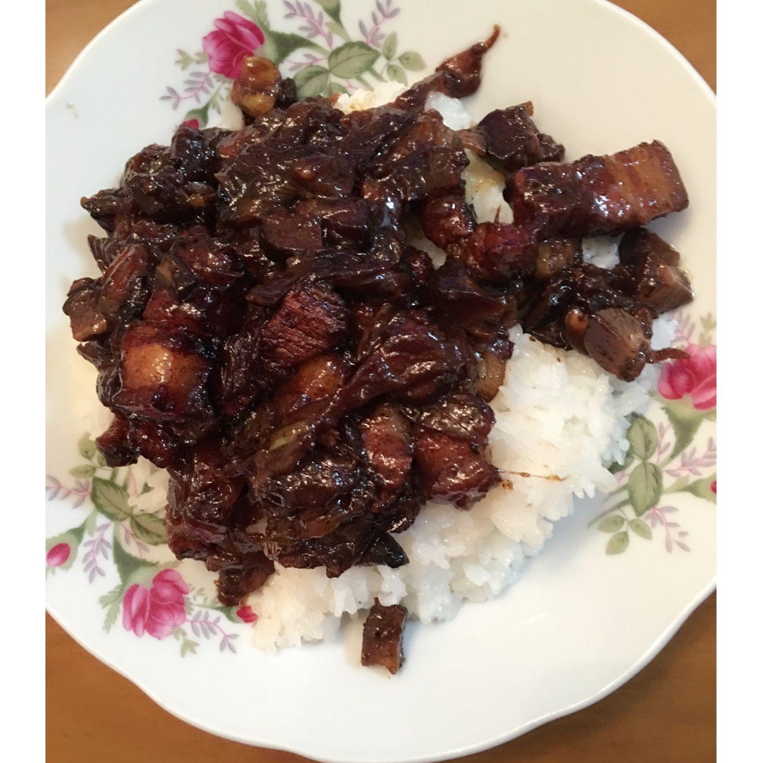 洋葱酥卤肉饭