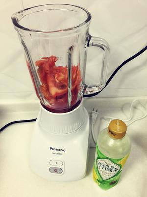 西红柿苏打汽水果汁的做法 步骤1