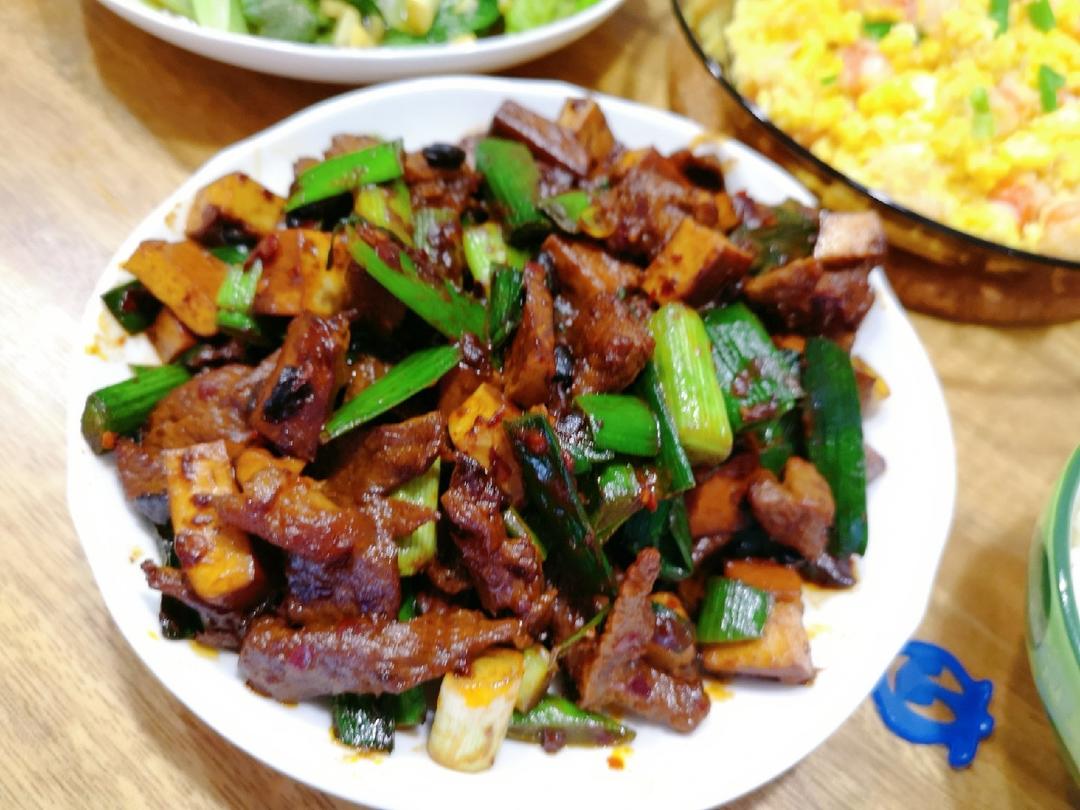 蒜苗辣炒腊牛肉
