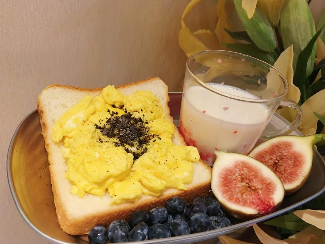 美式炒蛋 scrambled eggs