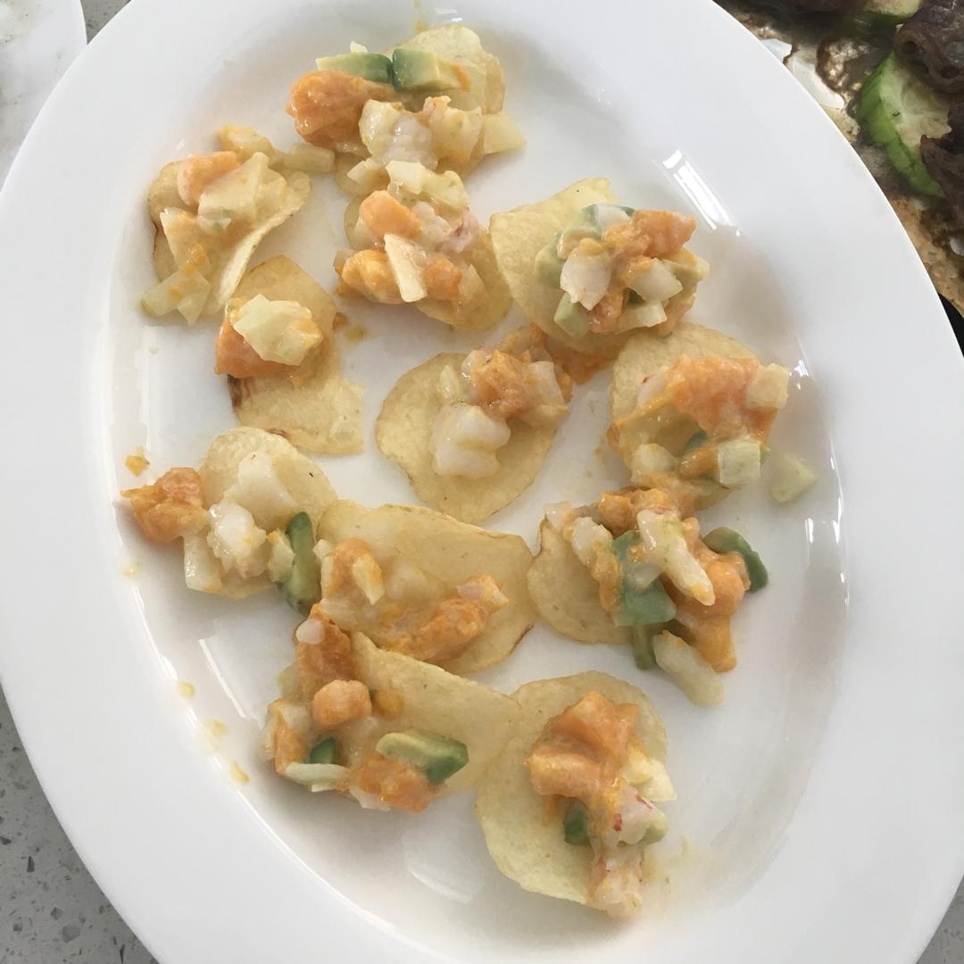 薯片牛油果大虾沙拉