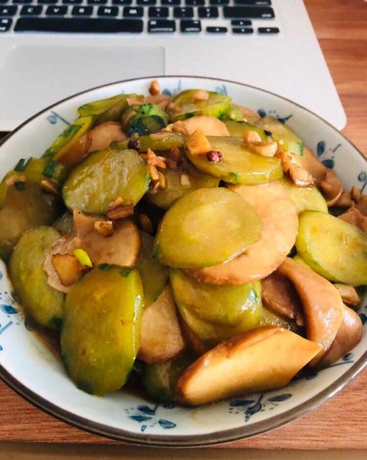 董太的私房菜--杏鲍菇炒黄瓜