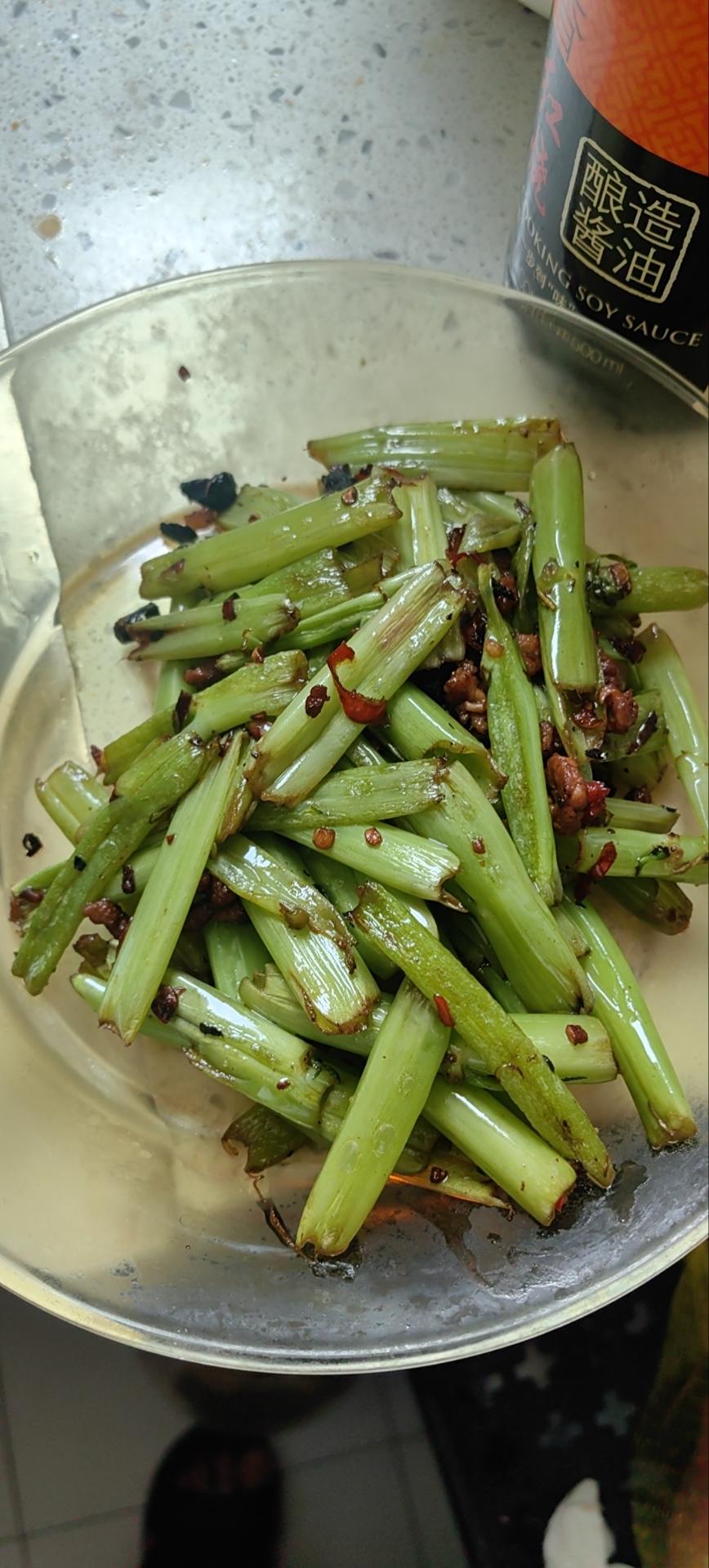 空心菜梗炒辣椒 通菜杆炒肉里面含三种做法