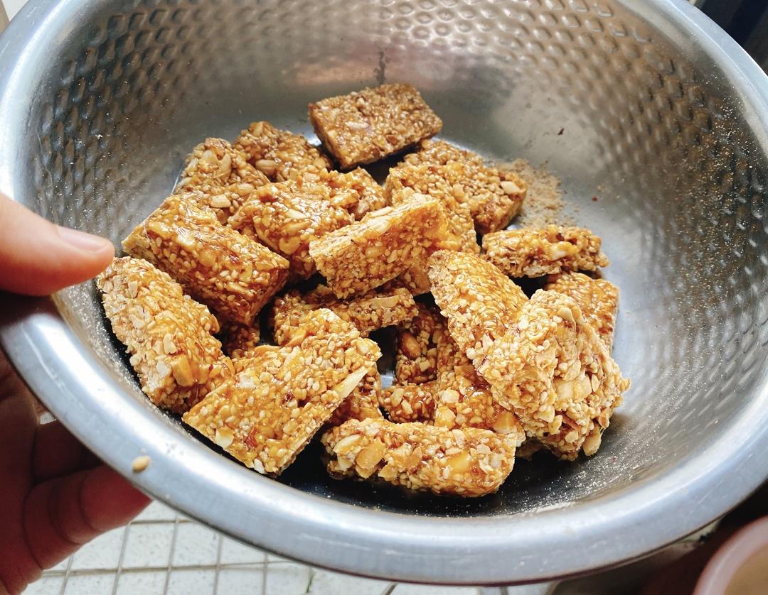 无敌好吃的芝麻花生糖