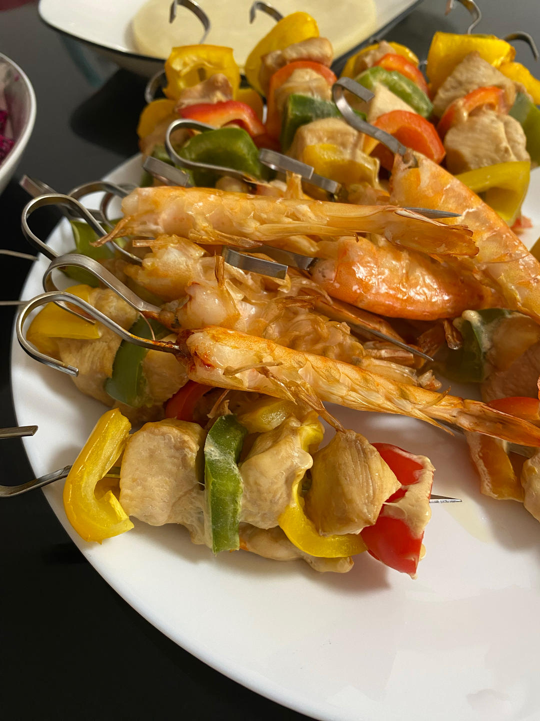 撸串啦！蜜汁彩椒烤鸡肉串。赏心悦目派对美食。完胜路边摊