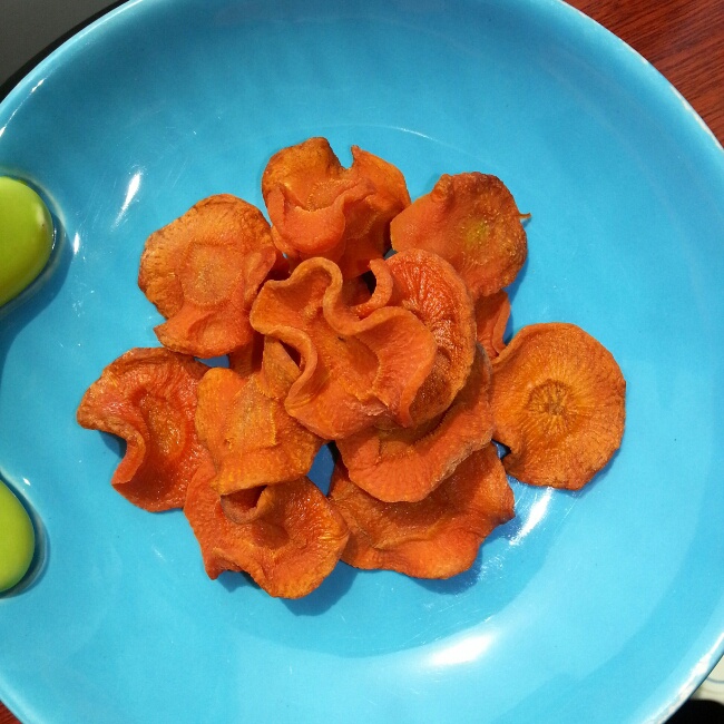 依照子瑜妈妈的方子制作的胡萝卜干，给宝宝当零食