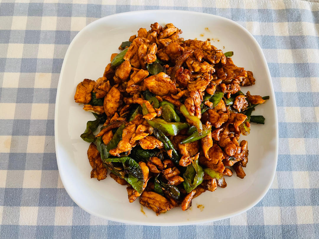 巨好吃的青椒炒鸡胸肉丝，超下饭