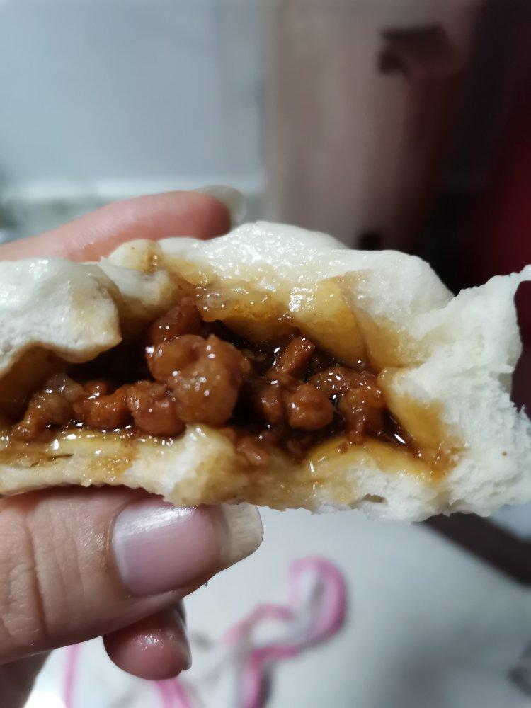 鲜嫩多汁的叉烧包