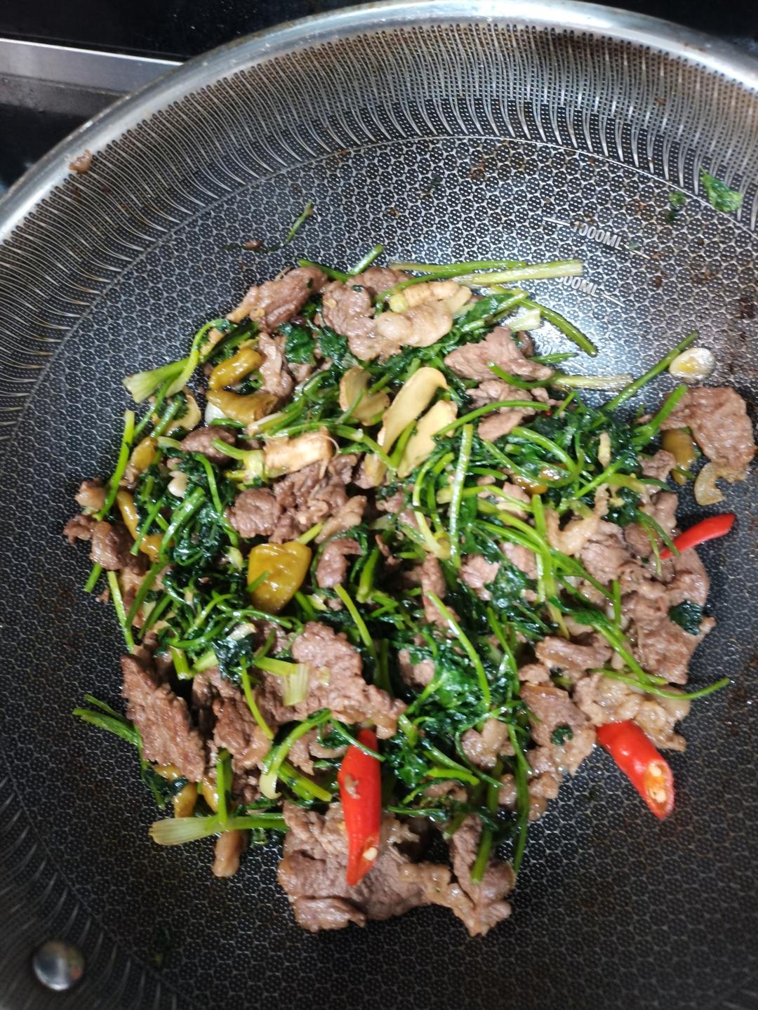 小炒黄牛肉，肉嫩味香！太好吃了简直是米饭杀手！