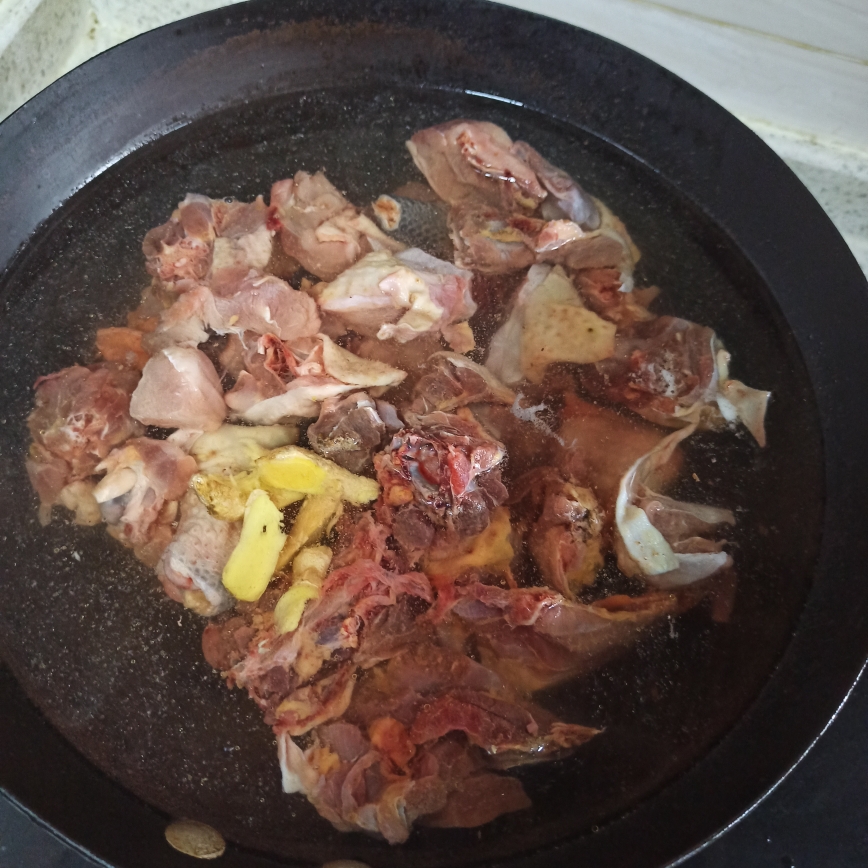 川味土豆香菇烧鸡的做法 步骤1