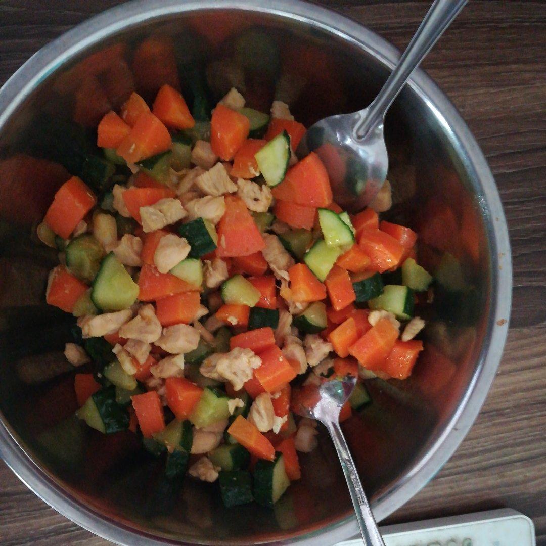 胡萝卜黄瓜鸡胸肉