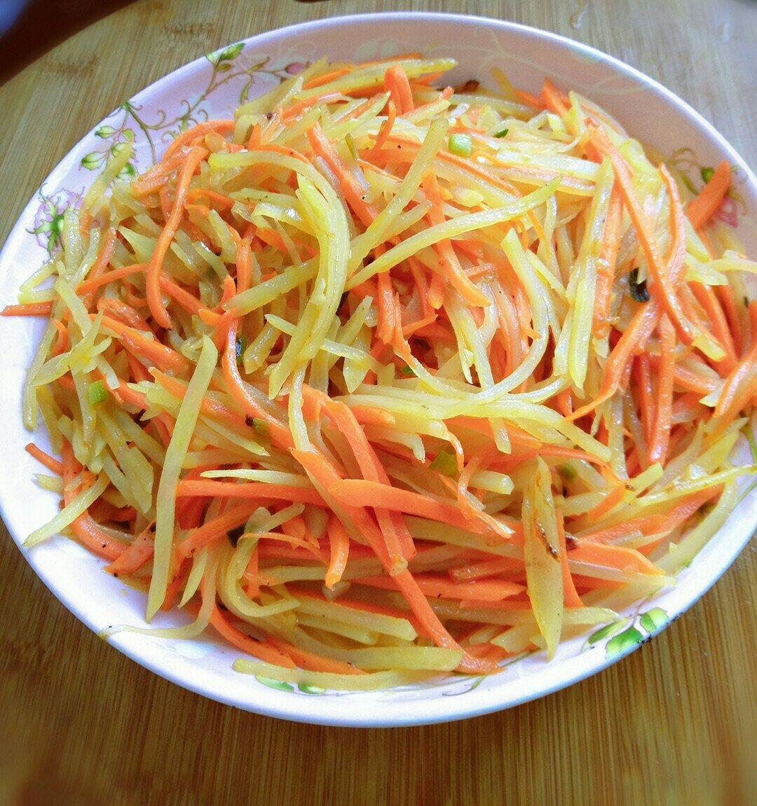 四斤五花肉肉做的炒胡萝卜土豆丝