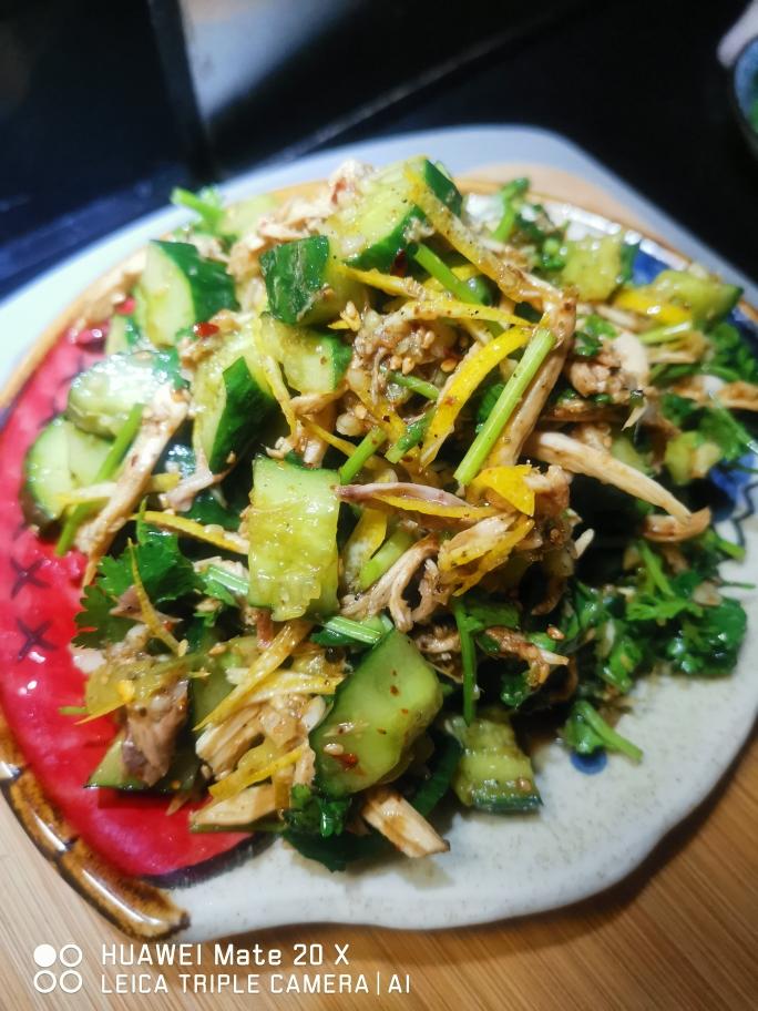 夏日里清凉爽口的凉拌柠檬鸡丝