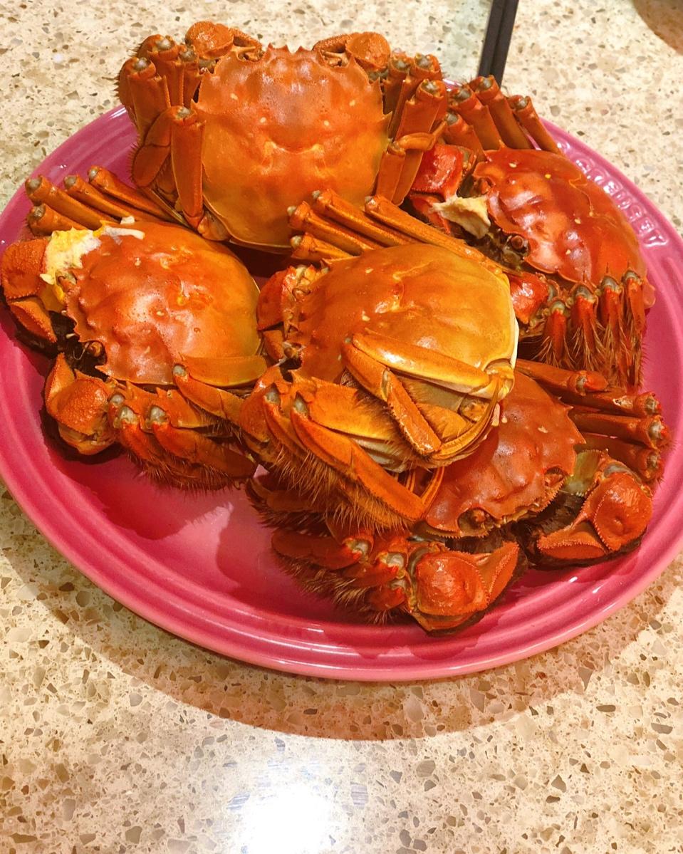 叮当爱吃鱼做的清蒸大闸蟹