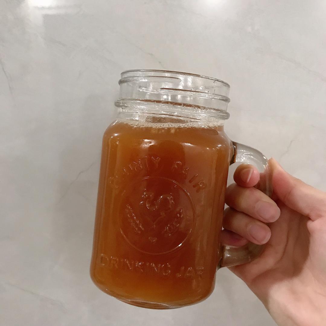 纯天然榨苹果汁