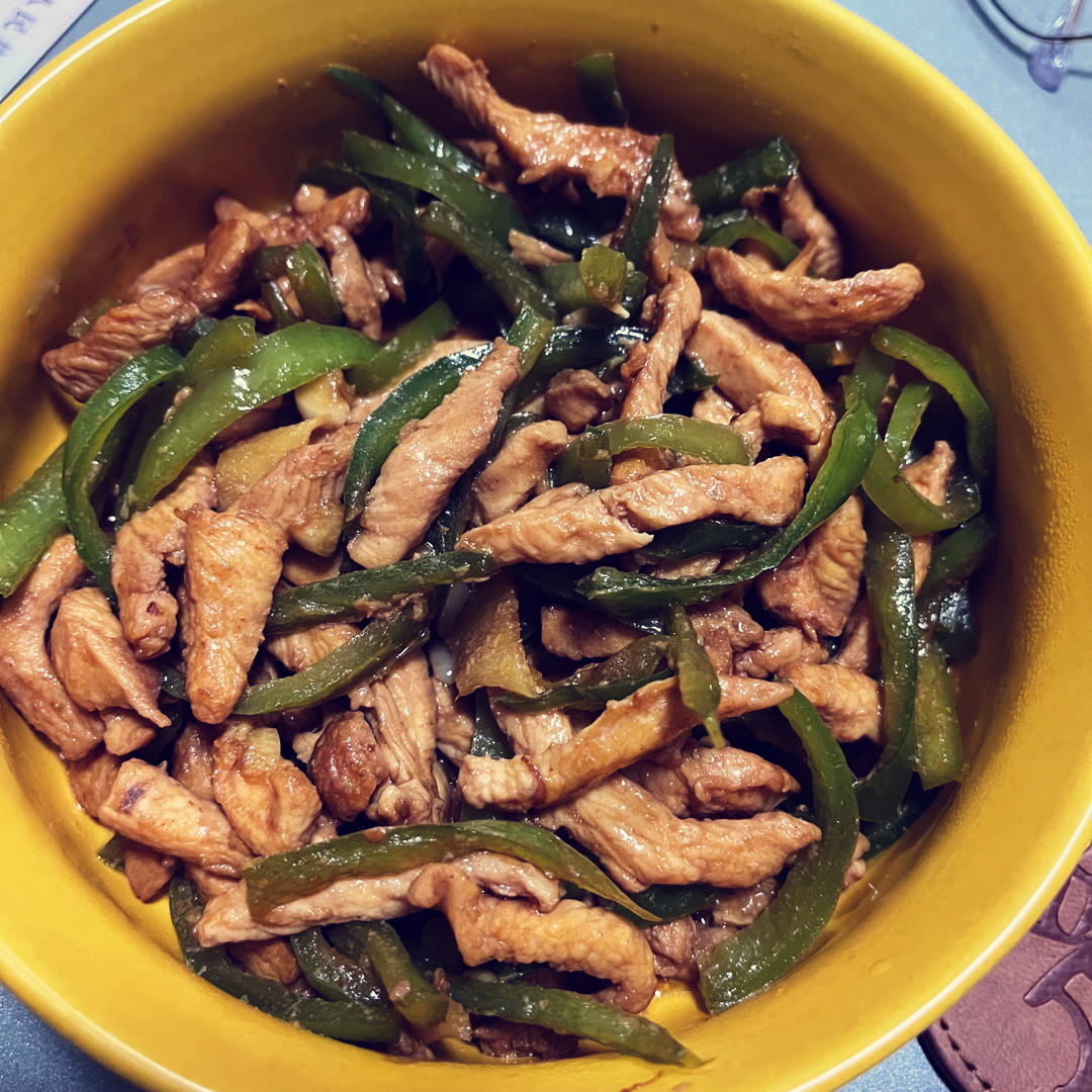 巨好吃的青椒炒鸡胸肉丝，超下饭