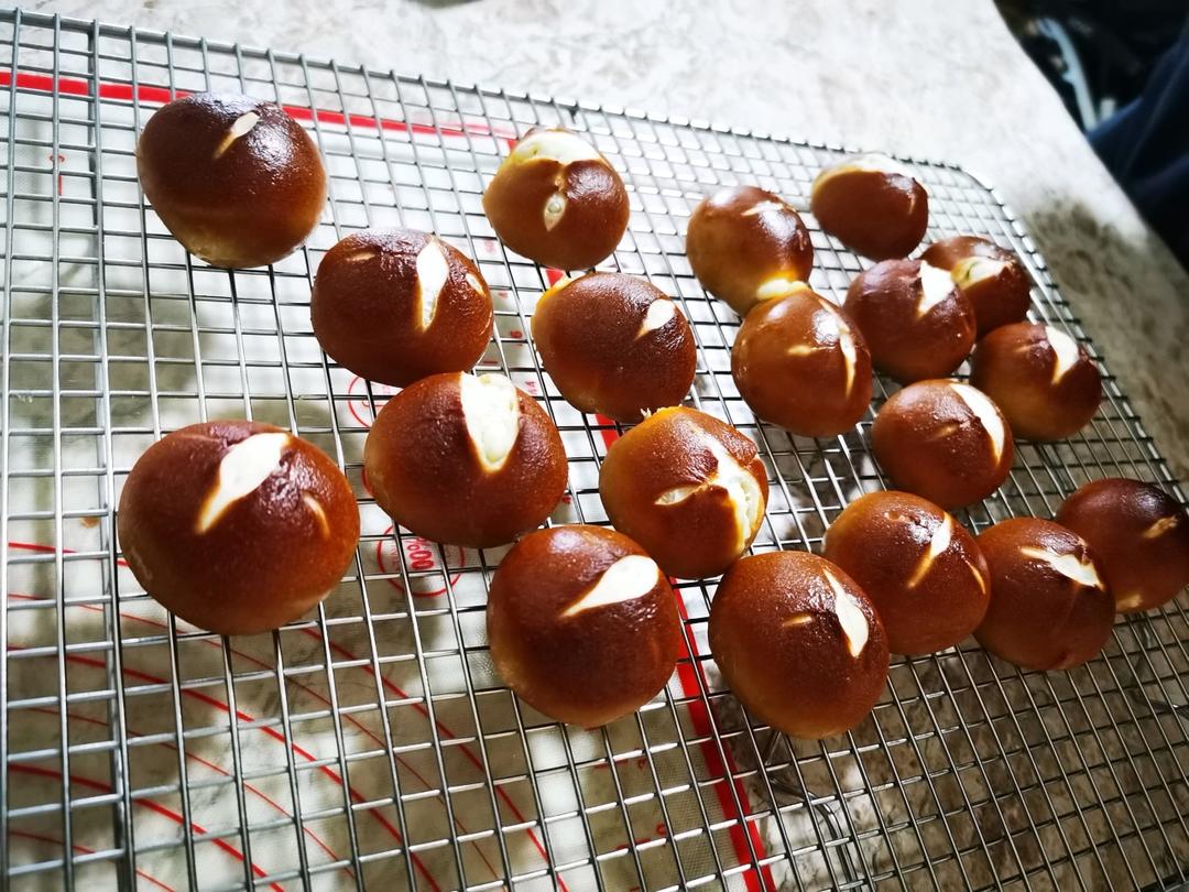 碱水小丸子（超可爱好操作的碱水面包）