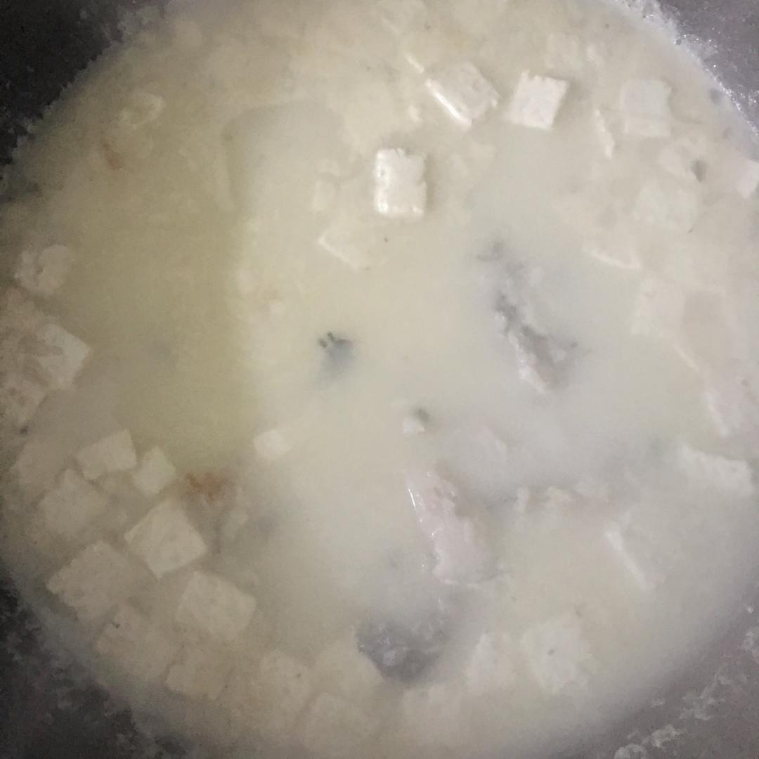 鲫鱼豆腐汤