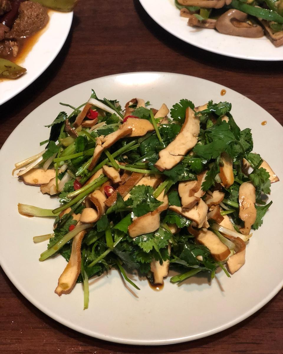 豆腐干拌香菜