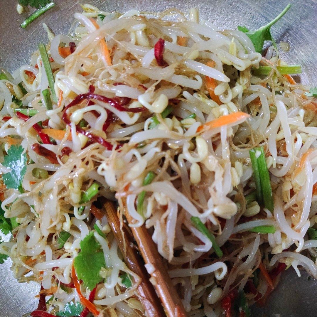 厨师长教你：“凉拌豆芽”的费时做法，口感爽脆味道很赞，收藏