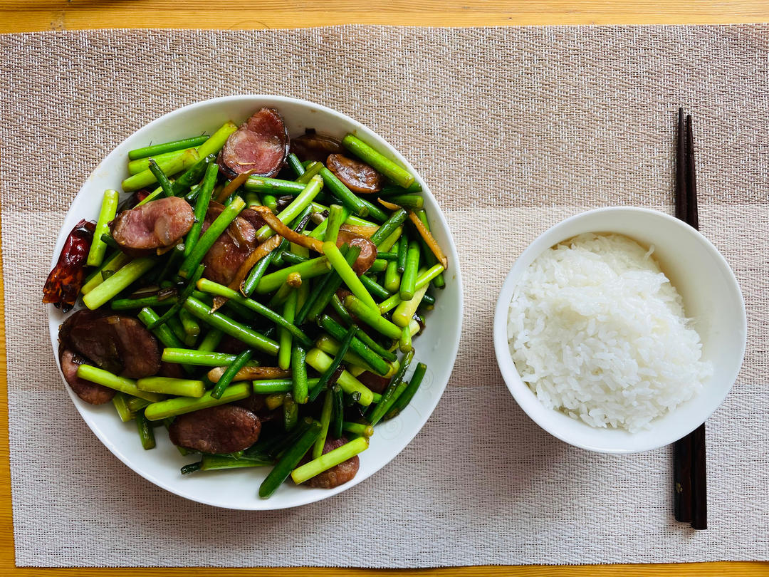 快手家常菜｜蒜苔炒腊肠💯超下饭