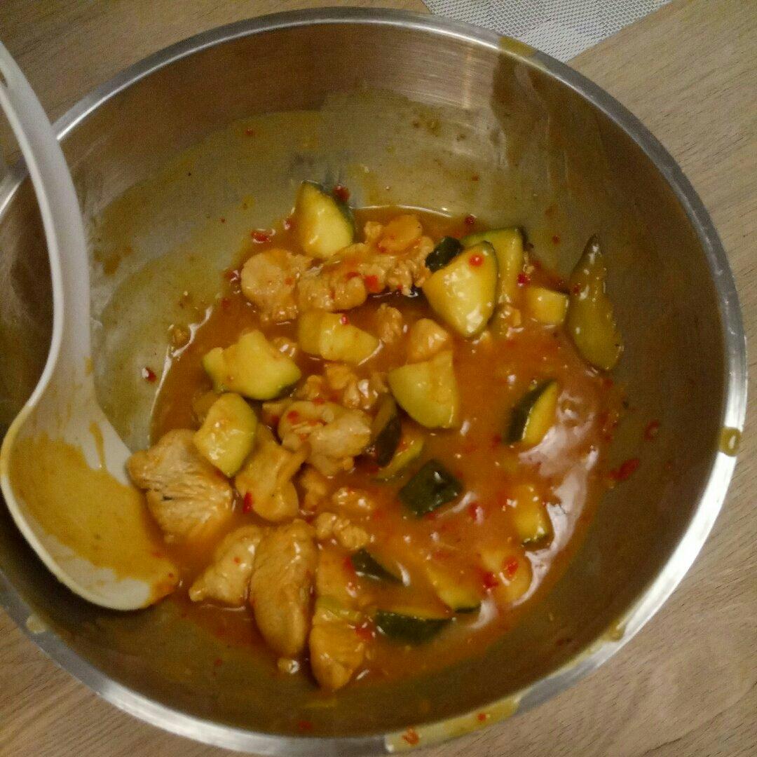 黄瓜木耳炒鸡蛋