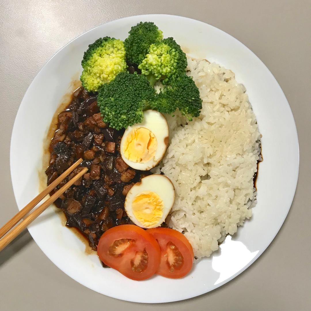 洋葱酥卤肉饭