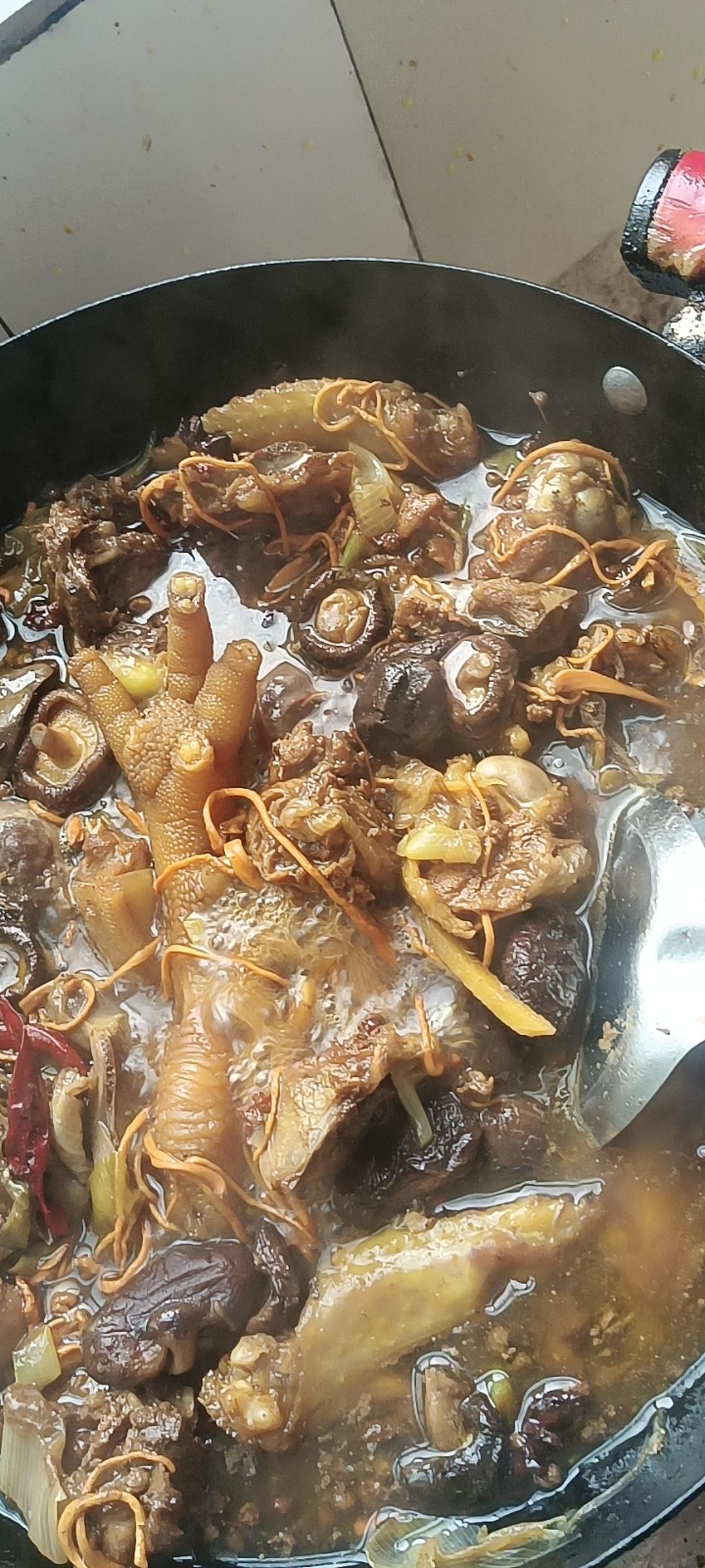 小鸡炖蘑菇