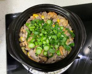 蔬菜肉粒香菇虾仁煲仔饭的做法 步骤6