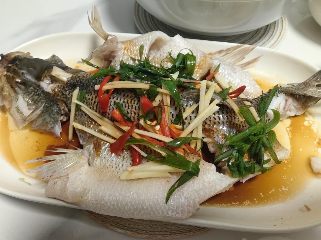 10分钟做 清蒸鲈鱼 （附切鱼图解）