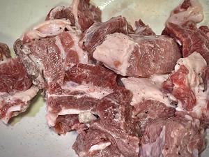 匈牙利红酒炖牛肉 Goulash的做法 步骤1