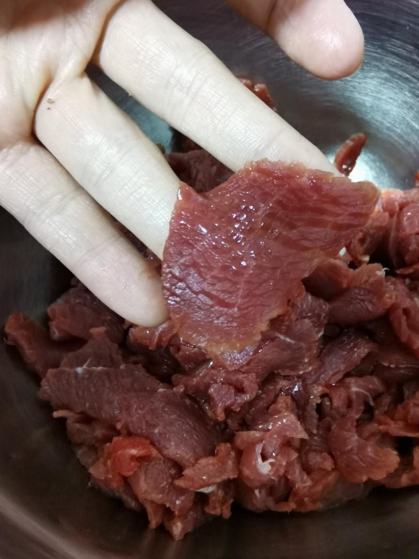 吮指牛肉🤗的做法 步骤1