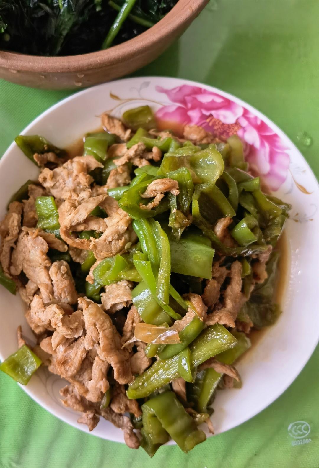 下饭神器👉青椒炒肉