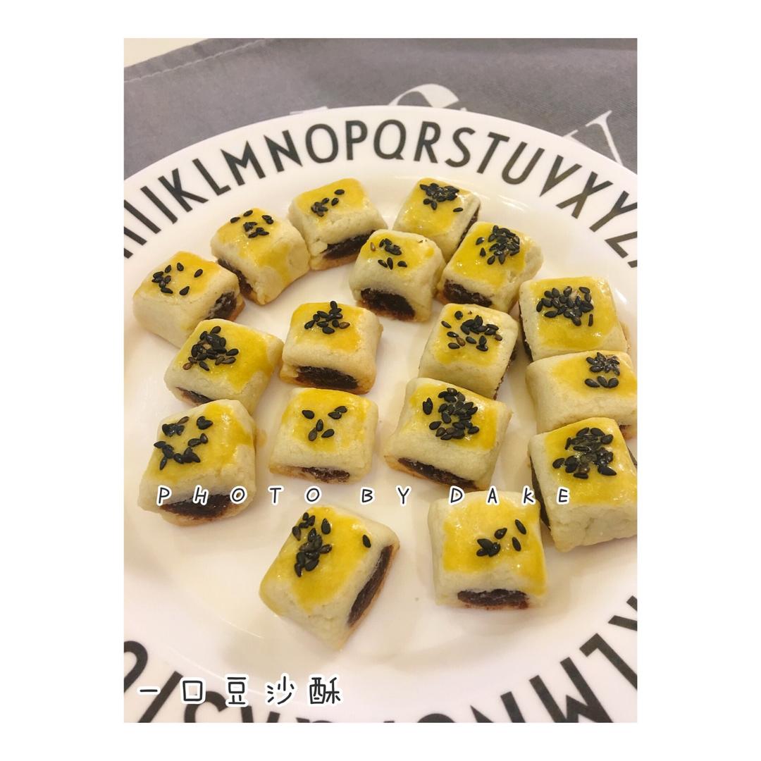 一口豆沙酥