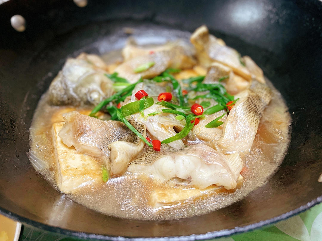 鲜嫩豆腐鲈鱼煲