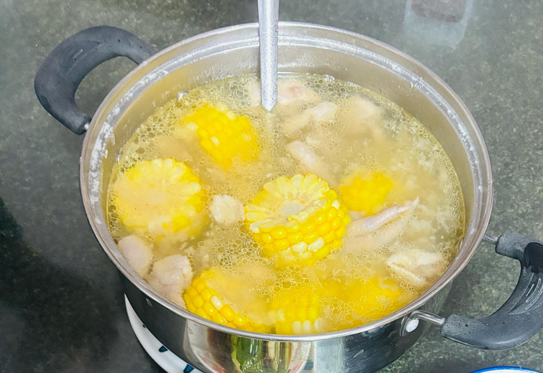 纯椰汁做的海南椰子鸡