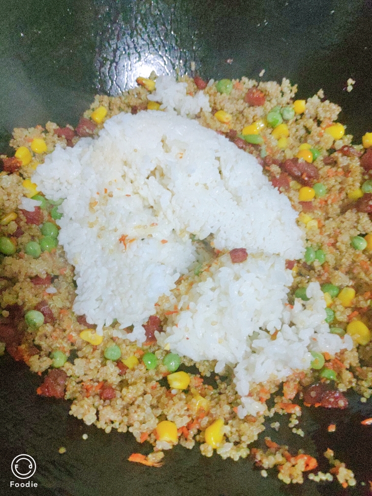 藜麦炒饭的做法 步骤6