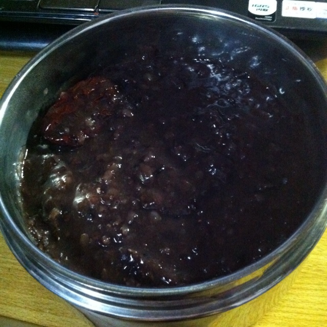 红豆黑米美颜粥