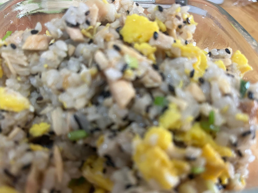 金枪鱼蛋炒饭