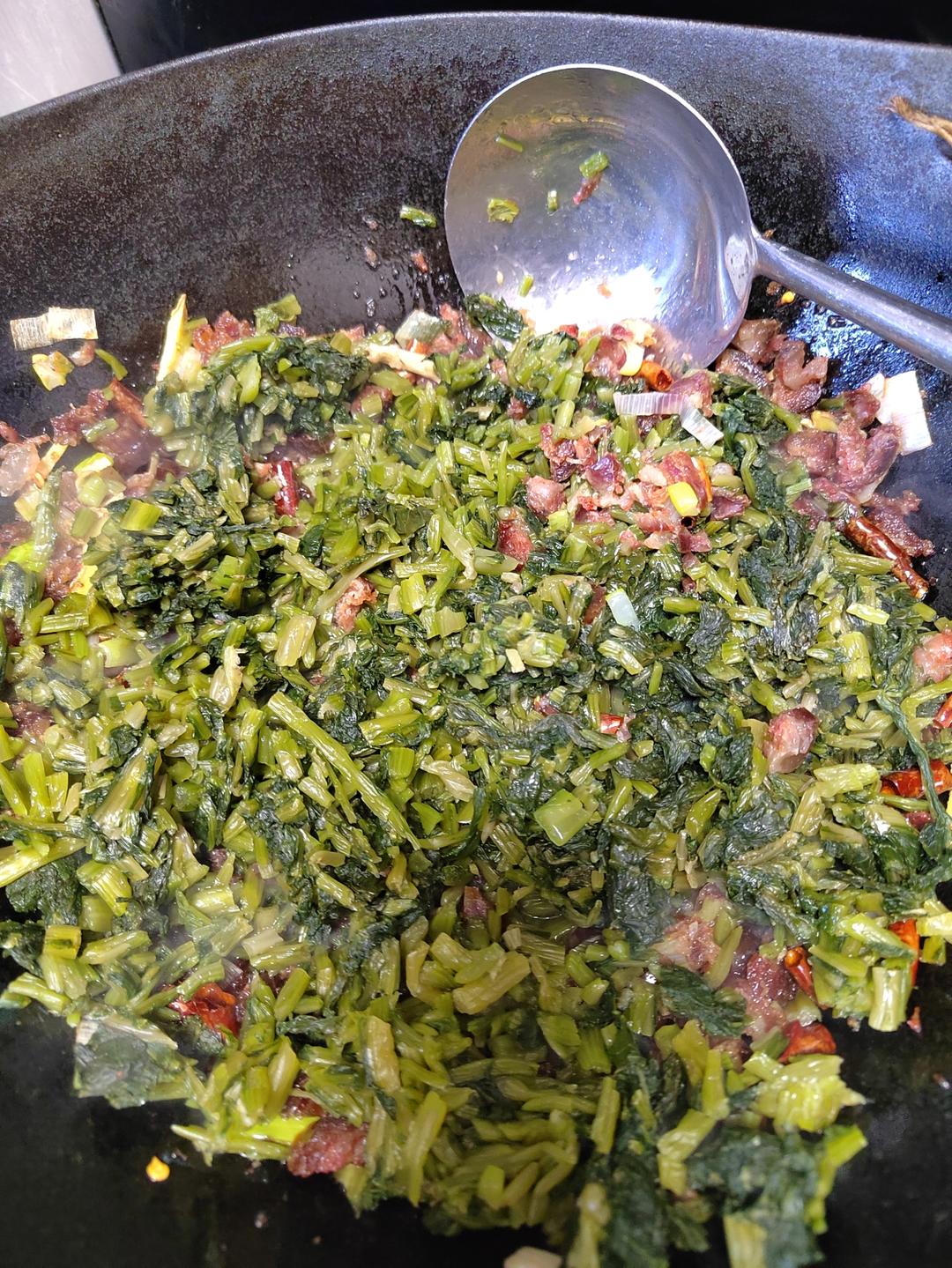 雪里蕻炒香肠丁