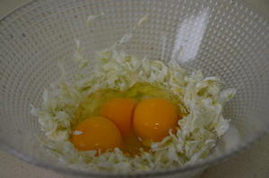 槐花鸡蛋饼的做法 步骤5